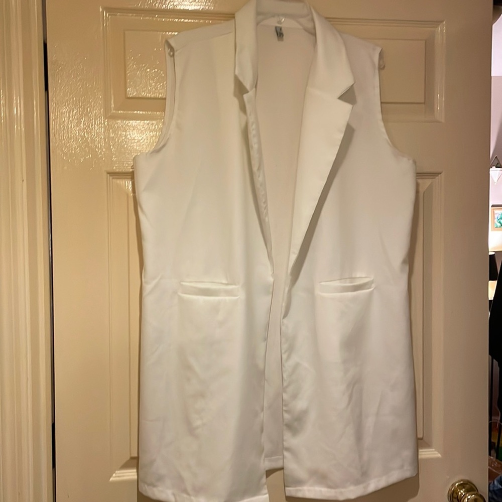 Sleeveless White Long Vest